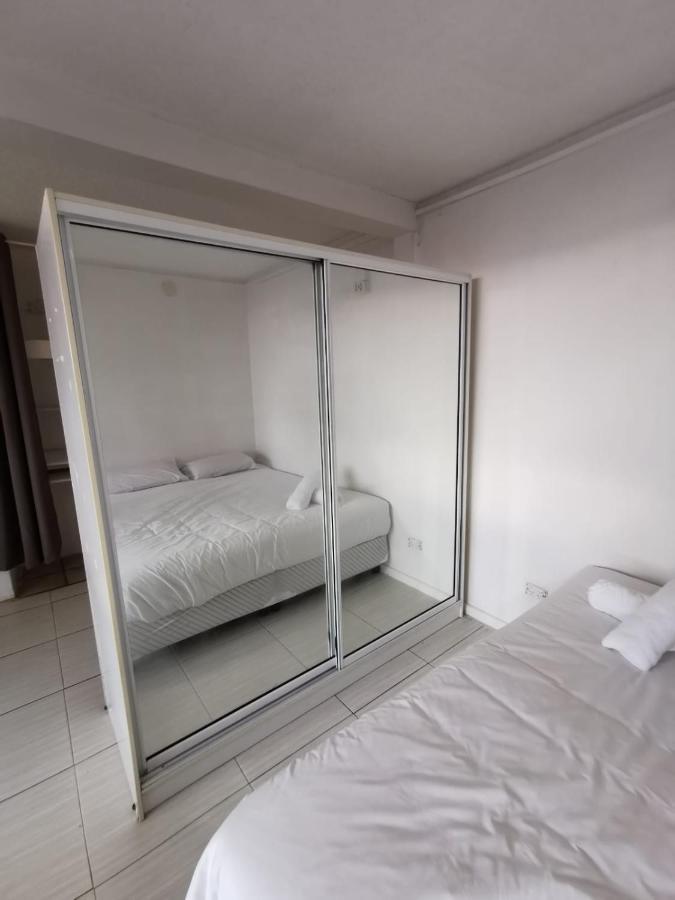 גולד קוסט Surfers Holiday Apartments מראה חיצוני תמונה
